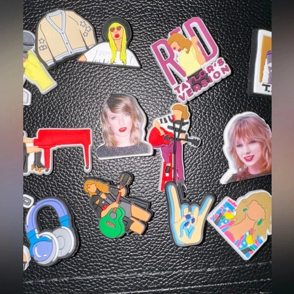 25 SET OF TAYLOR SWIFTIE ERAS CROC JOBBITZ THEMSED SHOE CHARMS SHOWGIRL POETS - Picture 5 of 5